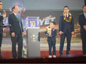 【QY球友会】2022年越南金球奖颁奖：阮文决、黄茹分获男女足最佳球员