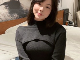 【QY球友会】Mayumi深夜晒照：黑色毛衣虽严严实实 身体曲线却是清清楚楚