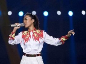 【QY球友会】徐佳莹在《歌手当打之年》舞台上演唱歌曲《言不由衷》，感动众人