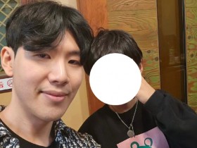 【QY球友会】又是中分😂韩国网友分享与Theshy合照：剪了头发的shy哥