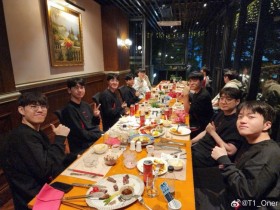 【QY球友会】T1打野选手Oner晒队伍聚餐合照:吃得非常开心