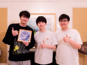 【QY球友会】LPL官方晒照:TES为Karsa送上闪电狼非遗剪纸,一起为TES加油