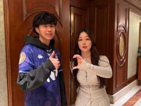 【QY球友会】MKOI晒出中单JOJO与解说Kitty合照:希望你喜欢Jojo带去的队服