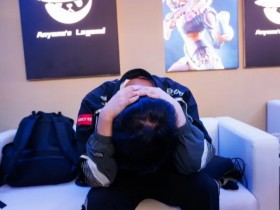 【QY球友会】AL赛后返图:队员懊恼抱头,Tarzan双手扶额,Tabe遥望转播采访的Faker