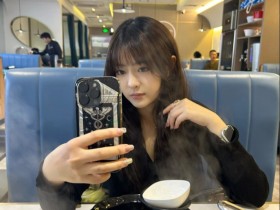 【QY球友会】家庭地位纵横宇宙!解说毛毛分享女友Kris照片:吃个饭一直臭美