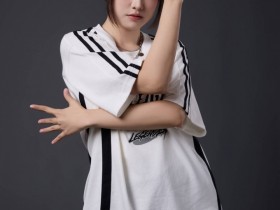 【QY球友会】主持周敢敢更博晒照:你喜欢哪个Pose?