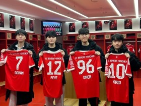 【QY球友会】跨界联动👍T1官方分享选手们参观拜仁主场的照片