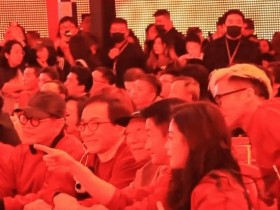 【QY球友会】成龙与《镖人》剧组合照!成龙李连杰吴京一众武打巨星齐同框