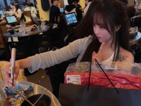 【QY球友会】这个我是真喜欢!T1韩网女粉丝晒照 这不比前几天的比赛好看?