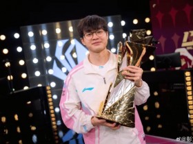 【QY球友会】夺得先锋赛冠军后,Xun社媒分享自己赛后捧杯照