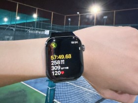 【QY球友会】主持骆歆更博晒照:今天网球复健 打完直接连手机都举不起来