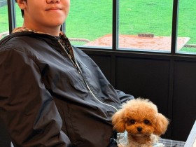 【QY球友会】Angel分享生活照片:难得休息一天,可惜下雨安安不能去草坪上玩