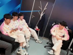 【QY球友会】BLG分享选手后台花絮:沙发争夺战(其实是k去采访了