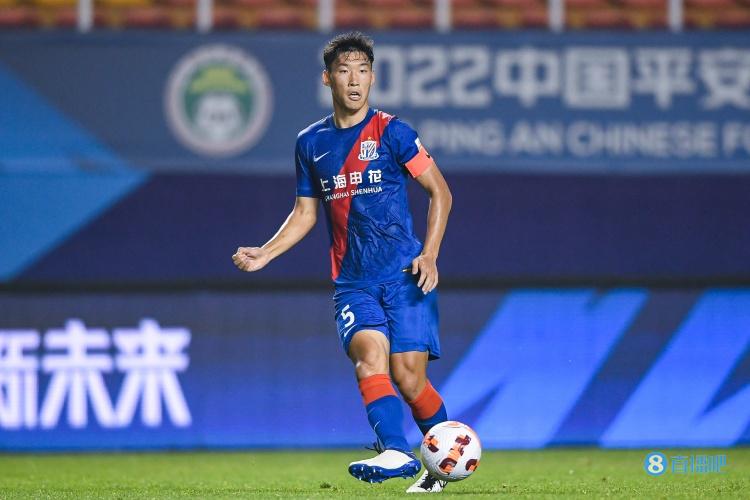 记者：朱辰杰肩锁关节错位非常严重，今日拍片检查决定是否手术